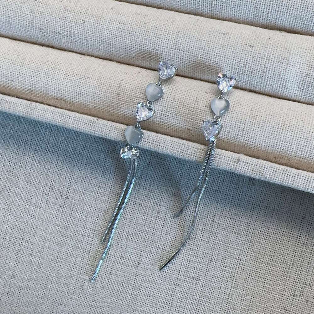 Asymmetric Flashing Zircon Heart Cat's Eye Stone Tassel Earrings for Women Unique Temperament Light High-end Sense Studs Ear Clips Gentle 901