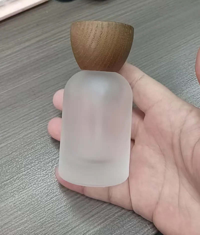 10pcs 30/ 50ml Empty Frosted Glass Perfume Bottle With Screw Wood Lid Fragrance Atomizer Fine Mist Liquid Dispenser Container 250726