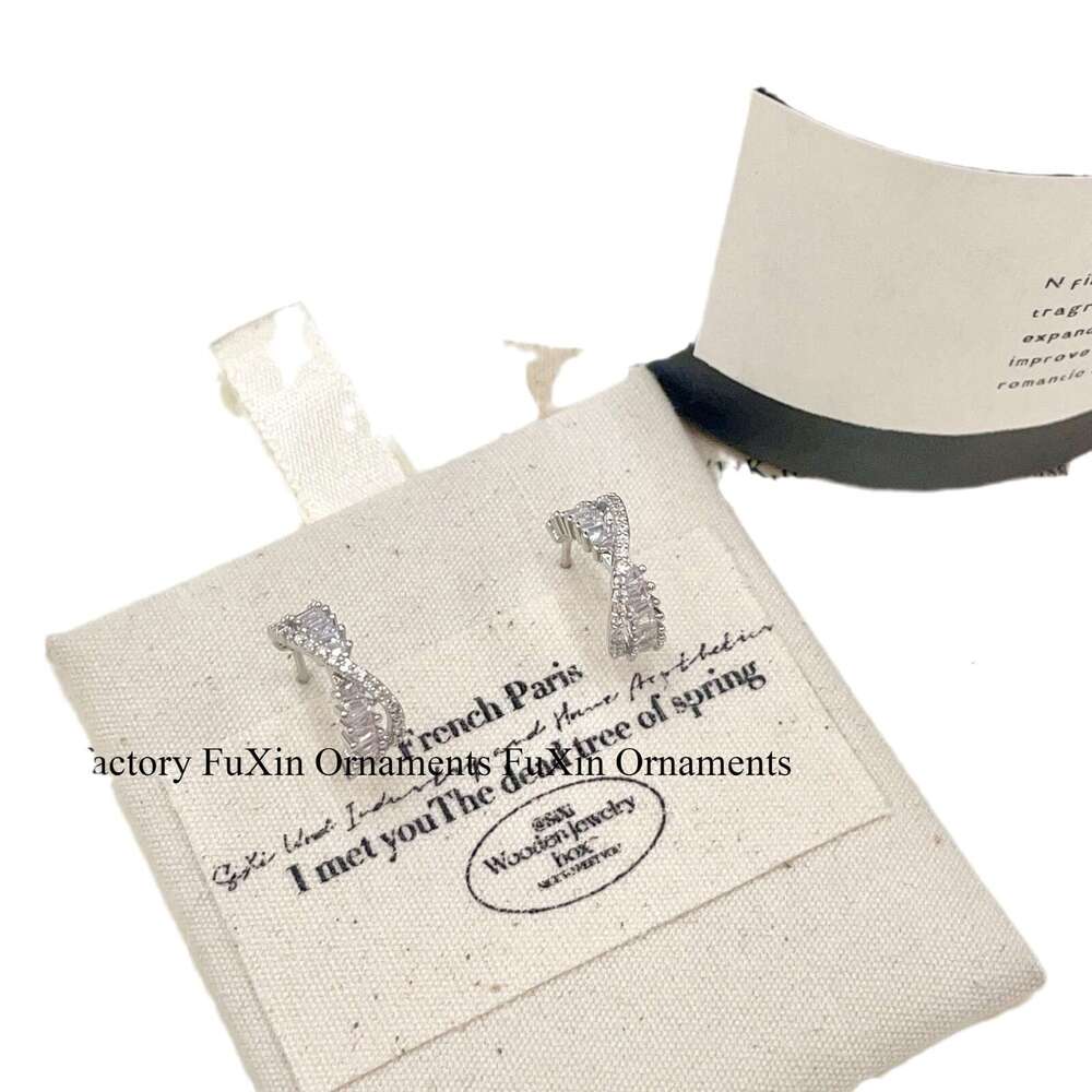 Fashionable Elegant Super Shiny Zircon Hoop for Women Double Layer Cross Design Light High-end Niche Stud Earrings 6c4