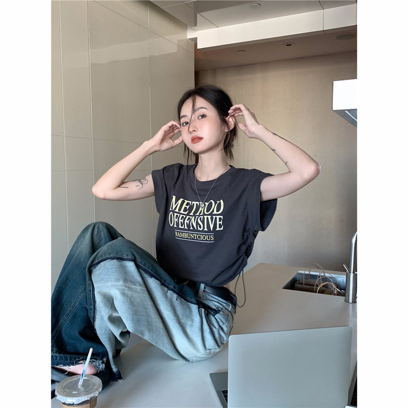 2025 summer new niche fashion short style loose and unique crop top, sweet and spicy designer T-shirt, designer short sleeved women's short sleev