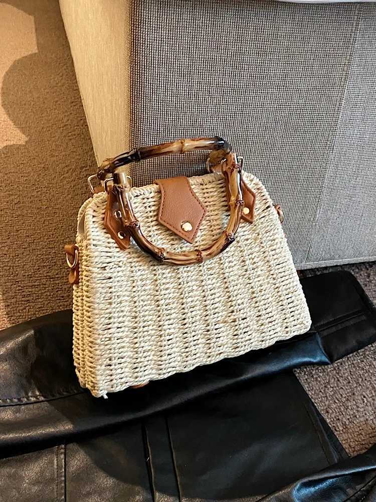 Woven Bag 2023 New Summer Womens Exquisite Handle Design Straw Woven Shoulder Bag Leisure Vacation Beach Crossbody Bag Y250730