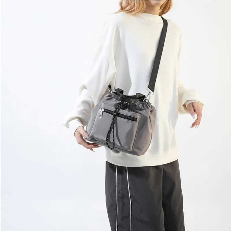 1 Piece of Pure Color Shoulder Bag for Women Versatile Hand-Held Crossbody Bag Fashionable Bucket Bag That Can Hold Mobile Phone G250729