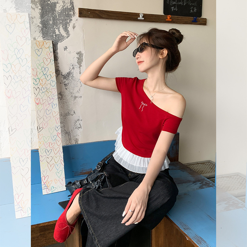 2025 red asymmetrical shoulder bow design short sleeved women's T-shirt summer new lace trimmed patch top new designer T-shirt