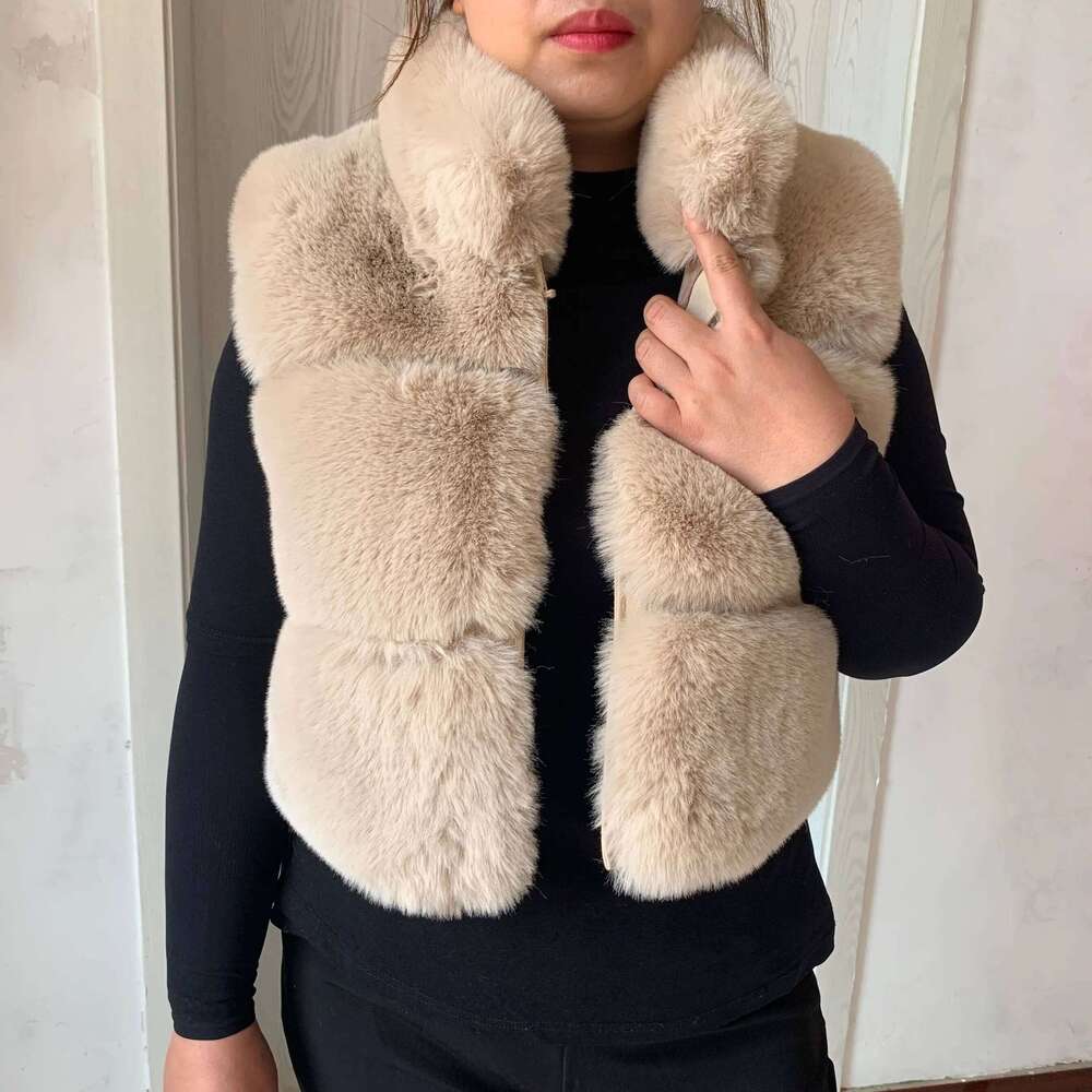 LHXDW Women's faux fur vest short plus stand collar fashion autumn-winter women fur vest fluffy artificial fur jacket