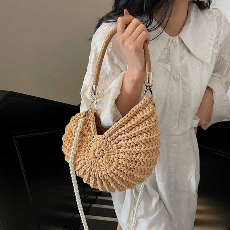 Hand-woven Shell Bag Women Seaside Conch Shell Messenger Shoulder Bag Exquisite Pearl Chain Fashion Holiday Shopping Bag Y250730