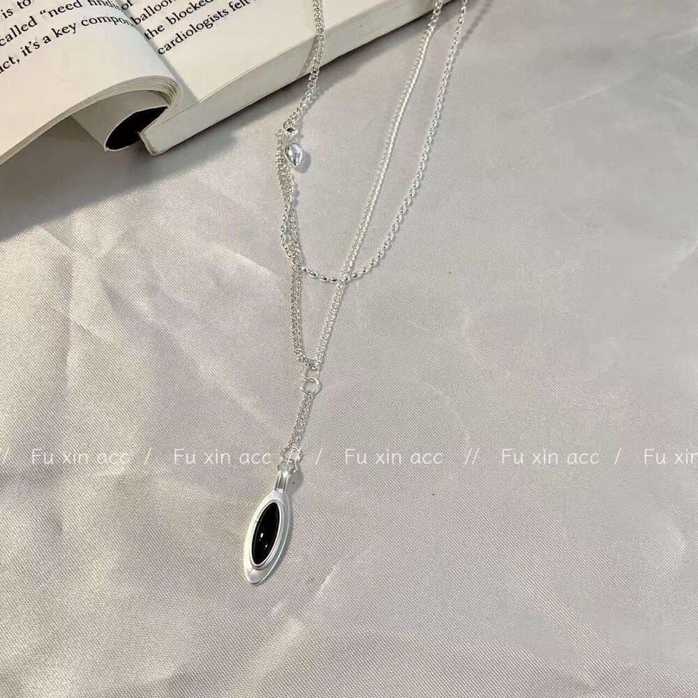 Korean Version Sweet Cool Light Obsidian Snake Bone Necklace for Women Simple Cold Style Choker Autumn Winter Niche High-end Sweater Chain 2ca