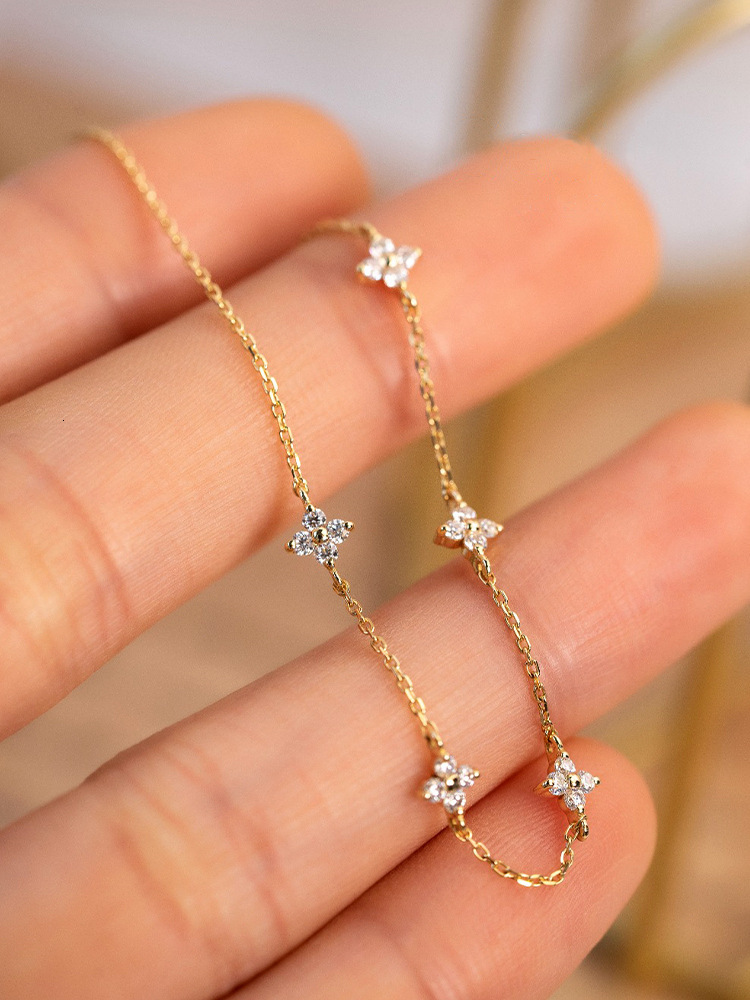 Designer Madam Bracelet Flowing Light ~ S925 Silver Plated 18K Gold Four-leaf Clover Star Bracelet Simple Zircon Pure Silver Women's Commuting