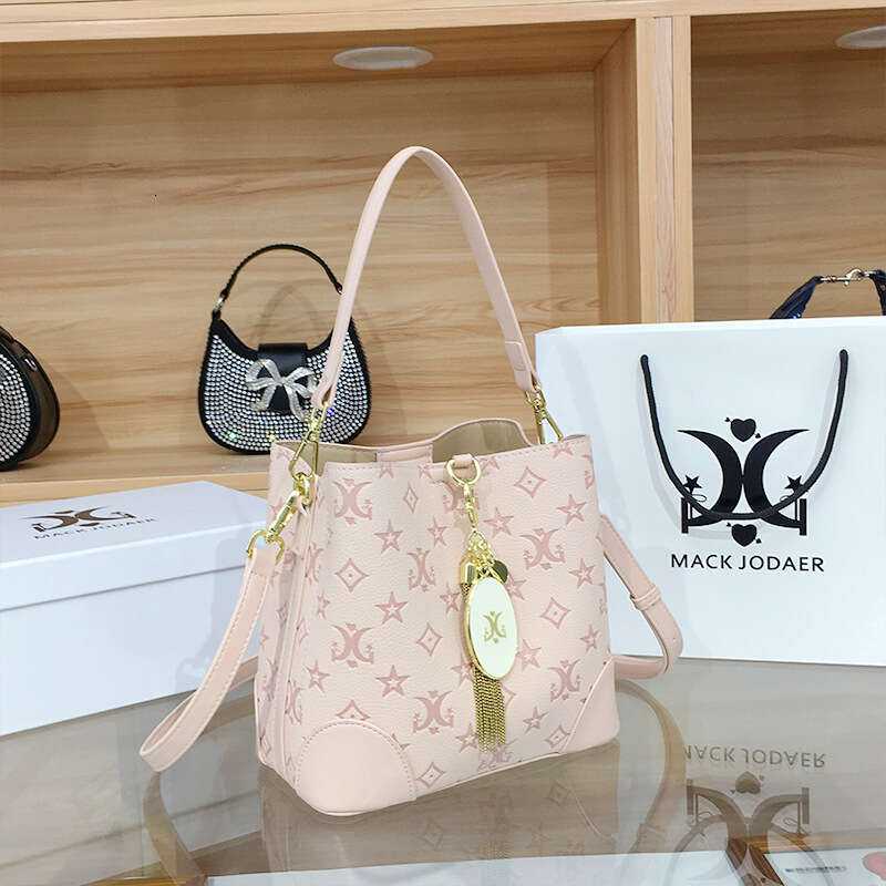 Light Luxury High-Quality Textured Embossed Bucket Bag for Women 2025 New Large Capacity Shoulder Handbag