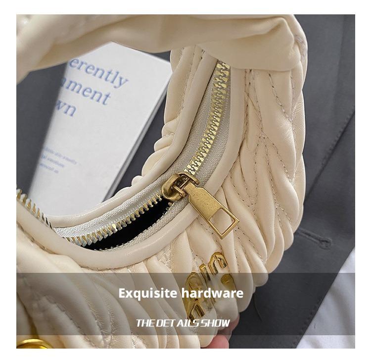 Hand bag shoulder bag Designer 2025S New Spring Color Contrasting Grass Woven Bamboo Basket Water Bucket Handbag Fashion Shoulder Diagonal Cross Women