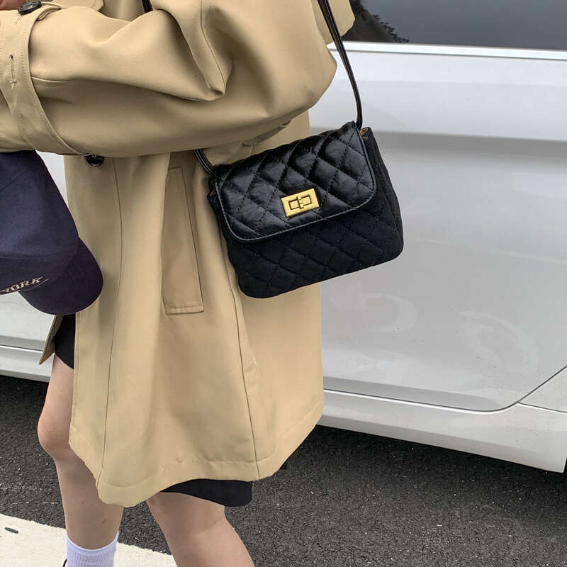 Lingge color blocked single shoulder crossbody bag with imitation leather velvet and PU leather sense flip cover bag, fashionable and versatile daily 