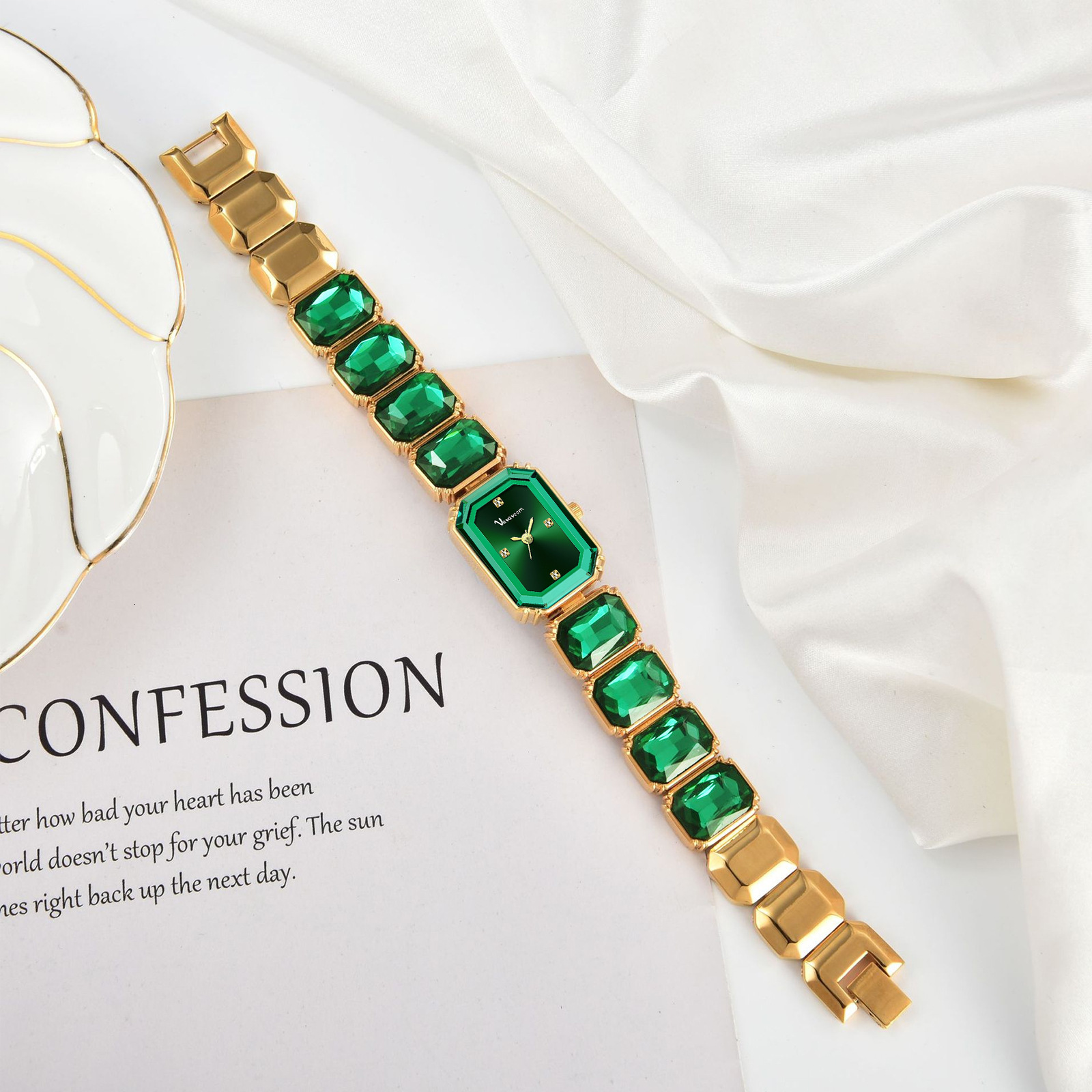 Diamond-encrusted Fashion Womens Watch Small Green Square Dial Quartz Watch Elegant Personality Wristwatch for Women 240911