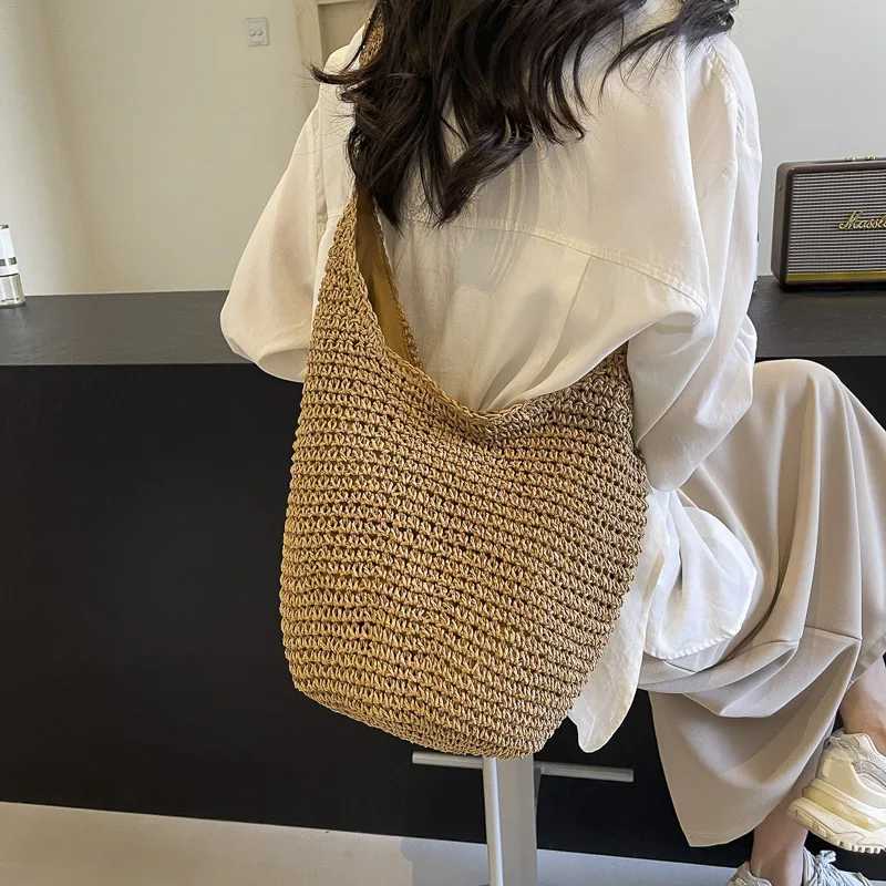 2024 New Grass Weaving Large Capacity Shoulder Bag for Womens Vacation Beach Travel Durable and Soft Hand Feel Y250730
