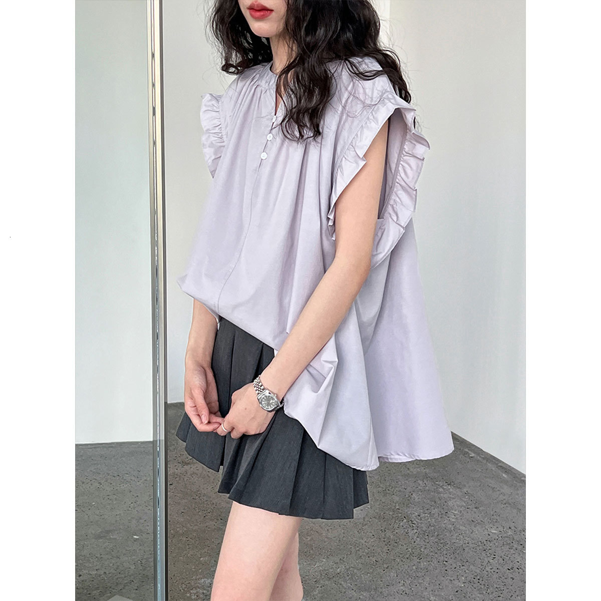 2025 Luxi Korean style casual lace pleated sleeve shirt top, summer new V-neck button pleated short sleeved new designer T-shirt
