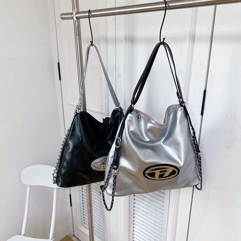 Designer Bag Luxury Bag New High Shoulder Bag End Jingle Bell Chain Double Shoulder Large Capacity Casual Trendy Multi Use Underarm Fashion Women
