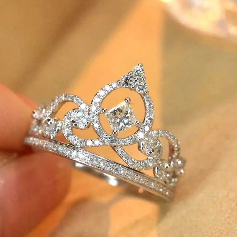 844 Luxury Exquisite Crown Rings for Women Silver Color Bright Zirconia Finger Accessories Delicate Proposal Finger Jewelry y250730