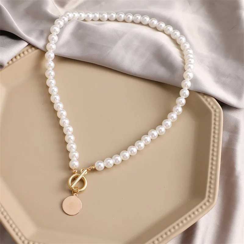 2025 Fashion Wedding Pearl Choker Necklace For Women Vintage Coin Lock Pendant Chain Jewelry on the Neck Accessories Party Gift Z250731 Z250910