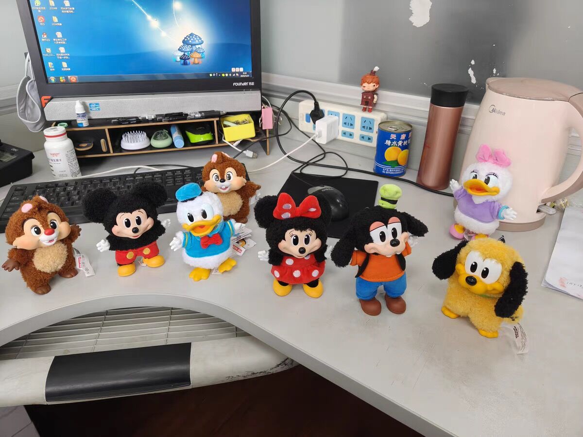 Disney New Genuine Disney Mickey Family Cute Together Keychain Series Blind Box Mickey Minnie Donald Duck Chip Dale Suprise Box Gift W250517