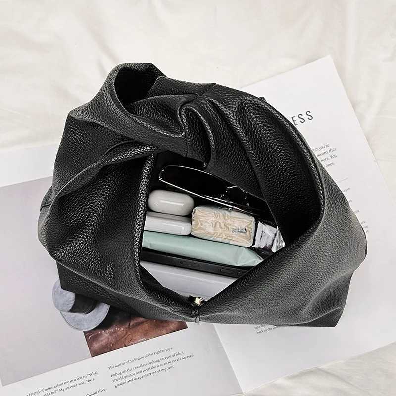 Solid Color Pleated Cloud Bag 2025 New Croissant Shaped Soft PU Shoulder Bag Women Minimalist Top Handle Bags for Daily Handbag Y250730