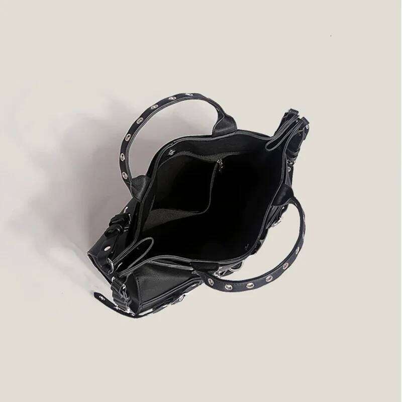 Luxury Designer Niche Ladies Black Gothic Fashion Ladies Motorcycle and Bike Style Shoulder Rivet Belt Large Capacity Tote Bag