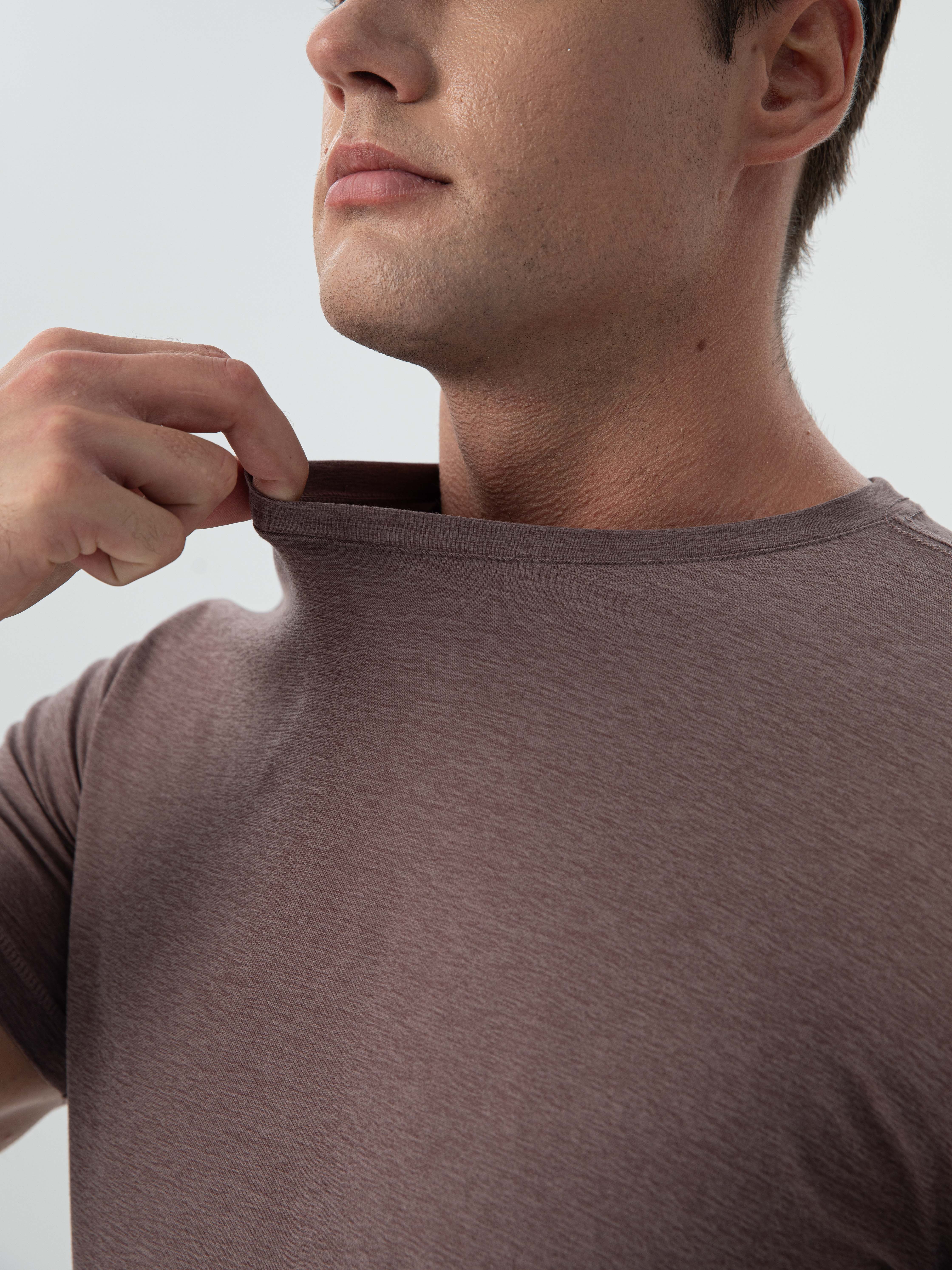 Casual Comfort: Lightweight Mens Shortsleeve Shirt Perfect For Hot Weather