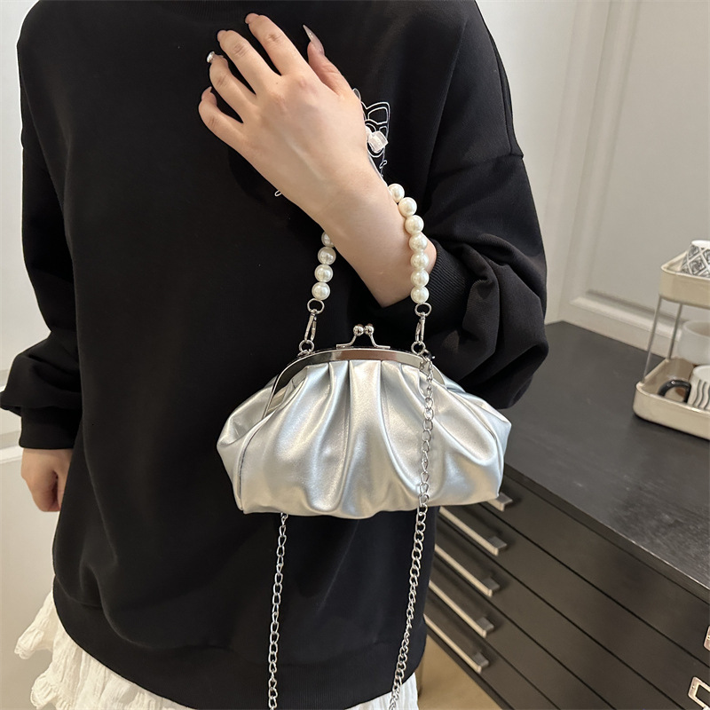 Pearl Handheld Cloud for Women 2025 New Niche Pleated Chain Crossbody Small Exquisite Clip Bag ddmymoon