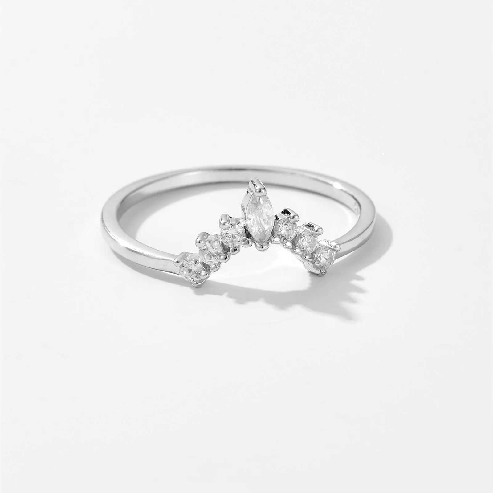 2023 Queen CZ V Markulse Sterling Silver Solid Ring Geometric Luxury Women Ring Rock Punk Fine Jewelry y250730