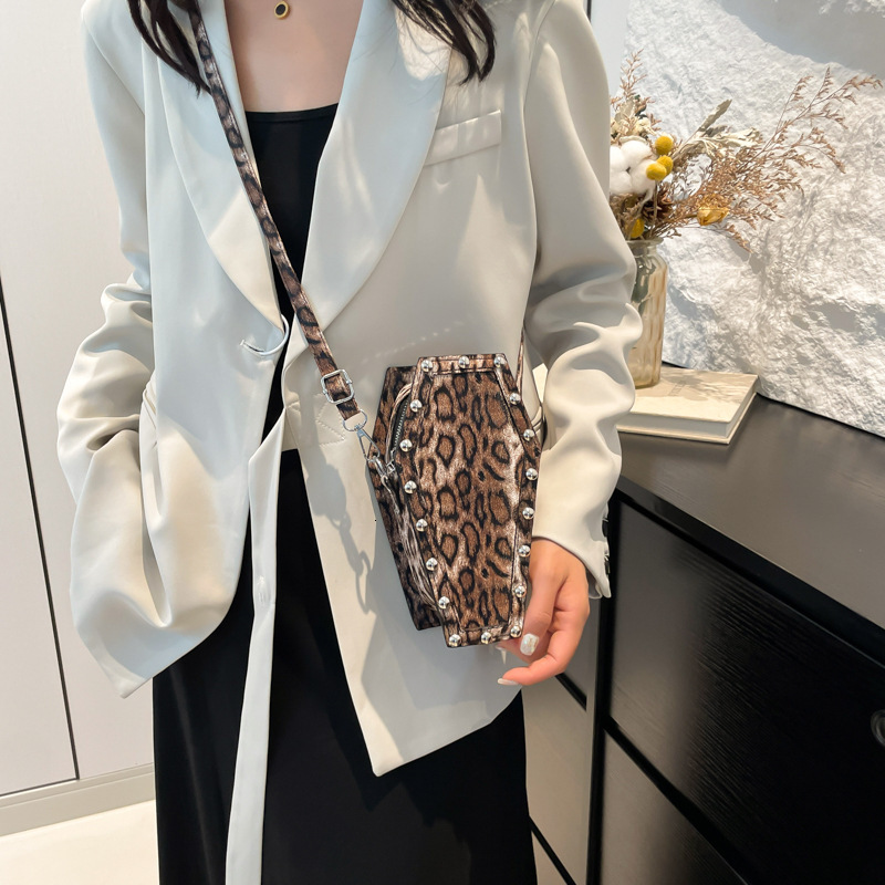 2024 New Fashion Dark Leopard Print Personality Trend Coffin Trendy PU Single Shoulder Crossbody Bag for Women ddmymoon