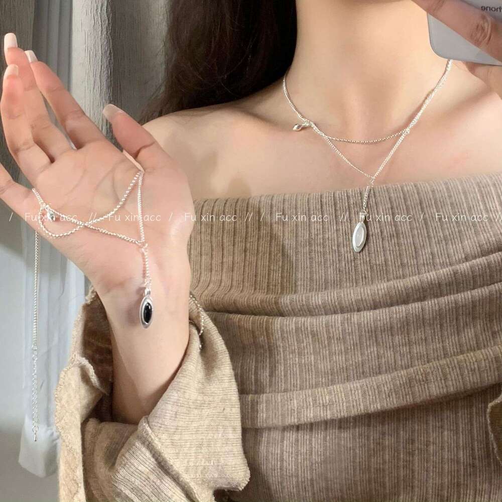 Korean Version Sweet Cool Light Obsidian Snake Bone Necklace for Women Simple Cold Style Choker Autumn Winter Niche High-end Sweater Chain 2ca