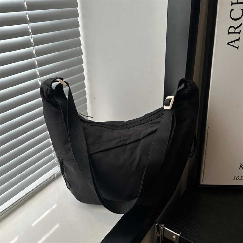 Popular Solid Color Hobos Crossbody Bag High Capacity Casual Shoulder Totes Bag Simple Leightweight Commuting Bag Students Y250730