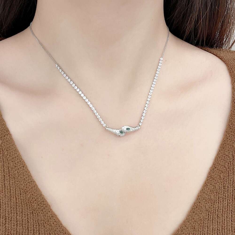 Niche Combination Green-Eyed Snake for Women, High-End Exquisite Adjustable Pull Necklace with Micro-Paved Zircon Bracelet 7e3