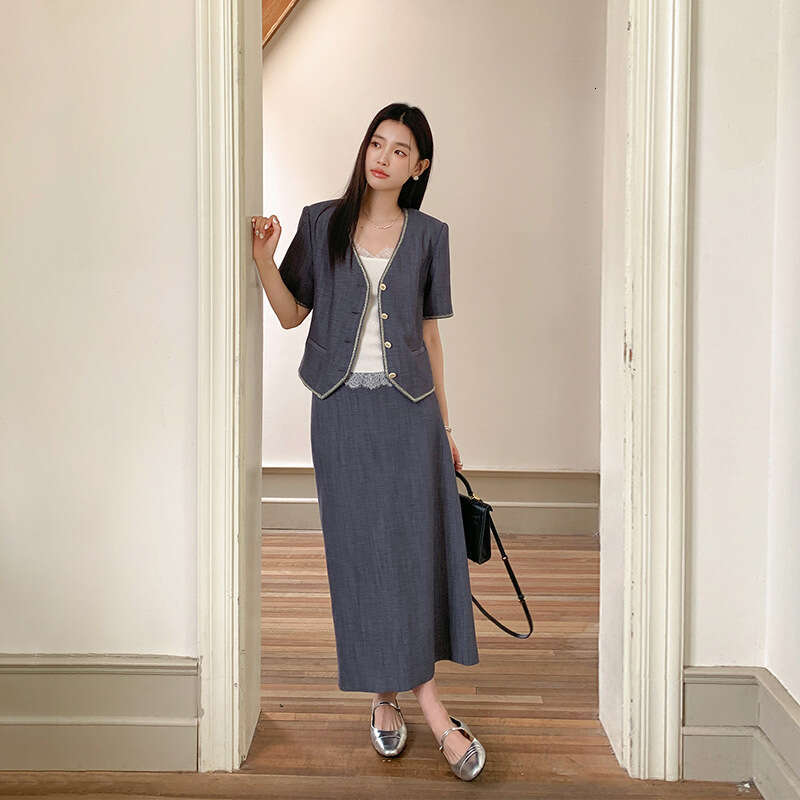 Qifan Mature Small Fragrance Style Slit Half Skirt for Women 2025 Summer New Top Two-Piece Set 85365-1