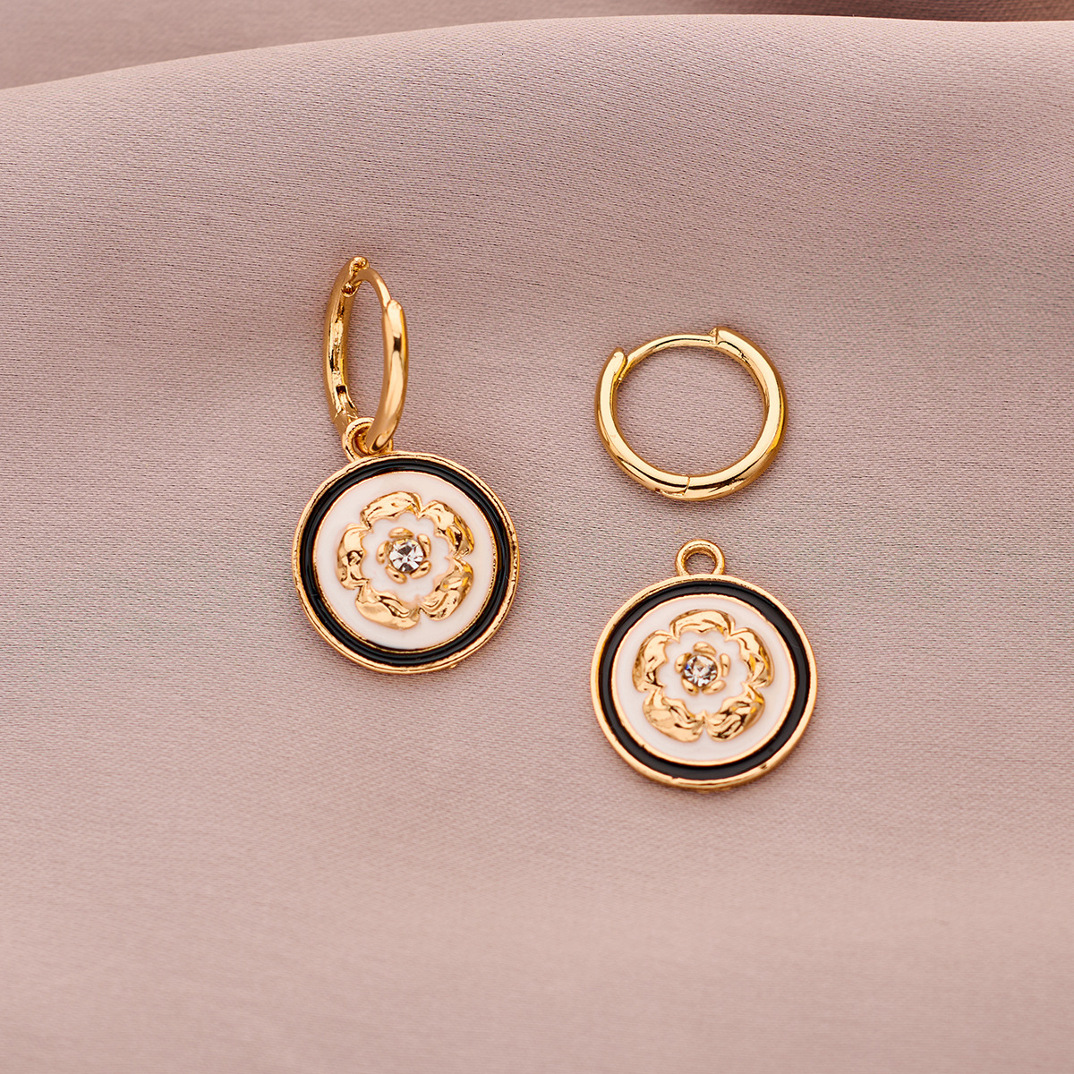 Free Shipping Designer Luxury Jewelry French Retro Camellia Women's Earrings Niche Personality Fashion Art High-end Ear Hooks New Ear Accessories