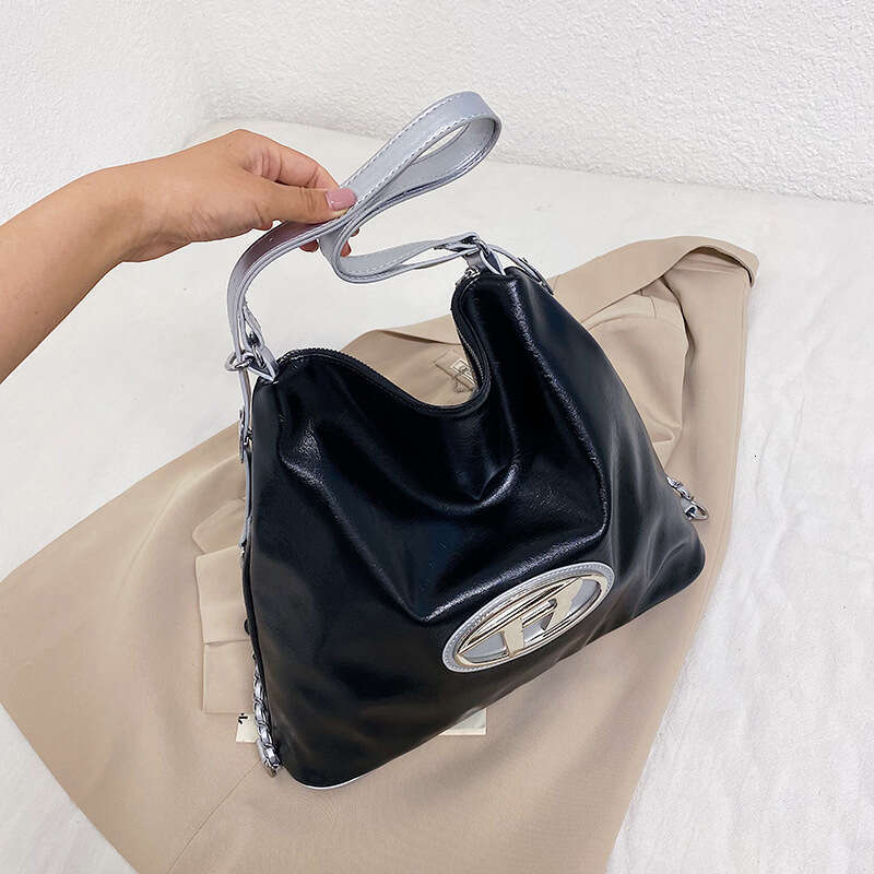 Designer Bag Luxury Bag New High Shoulder Bag End Jingle Bell Chain Double Shoulder Large Capacity Casual Trendy Multi Use Underarm Fashion Women
