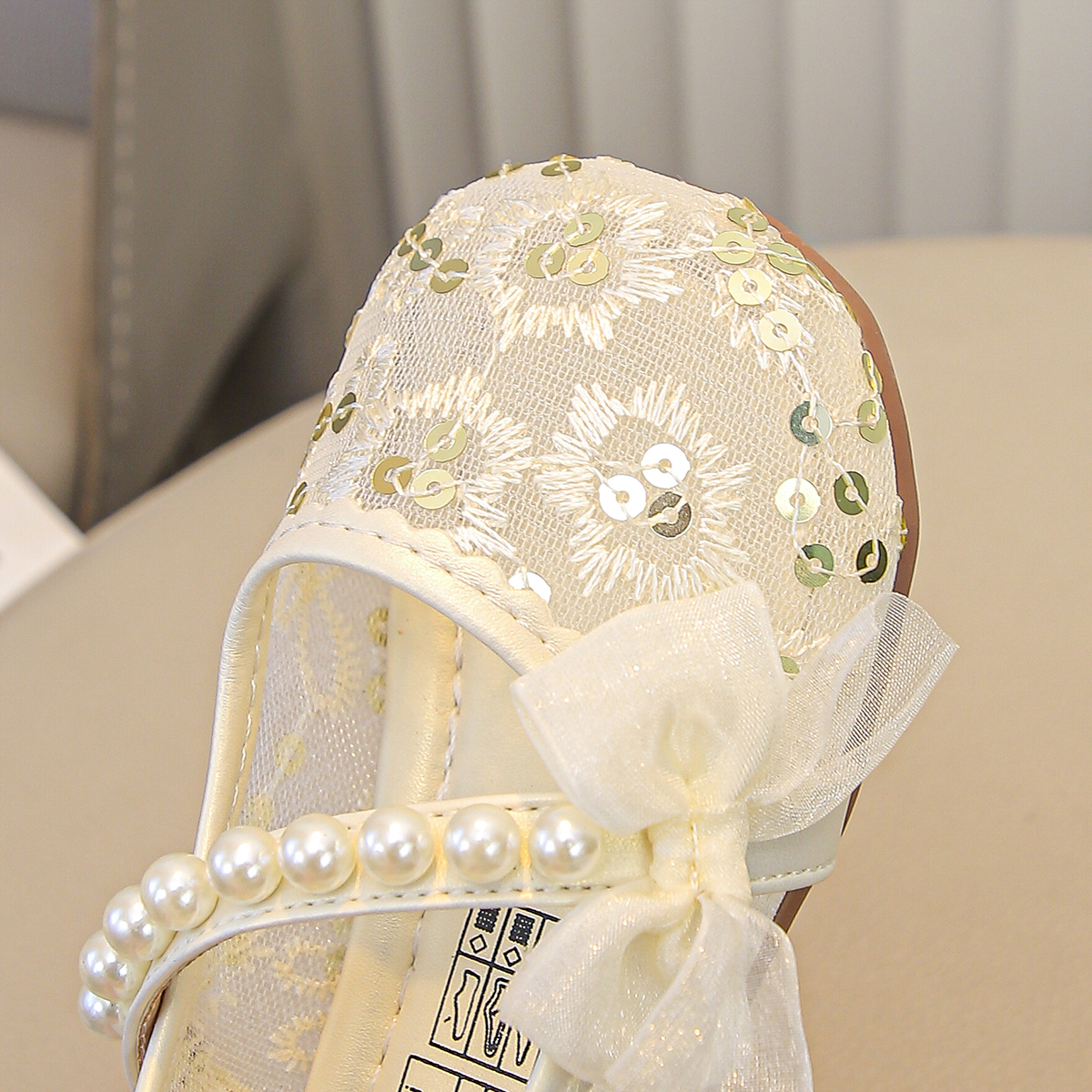 Sweet hanfu ride girls lace embroidered shoes pearl bow Exquisite single shoes