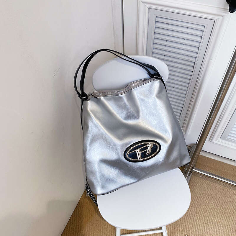 Designer Bag Luxury Bag New High Shoulder Bag End Jingle Bell Chain Double Shoulder Large Capacity Casual Trendy Multi Use Underarm Fashion Women