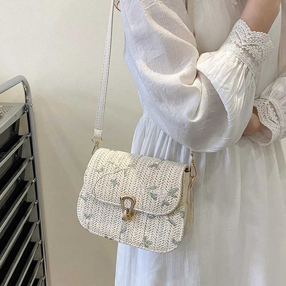 Fashion Flower Woven Saddle Bag Women Cute Straw Shoulder Bags Trendy Casual Handbag Ladies Lace Embroidery Crossbody Bags Y250730