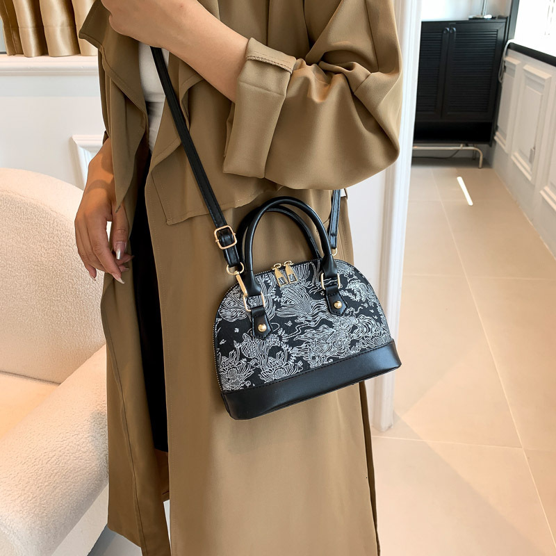 Fashion Handheld Shell Bag for Women Summer Color-Block Embroidery Single Shoulder Crossbody Bag Casual Simple Bag 250731