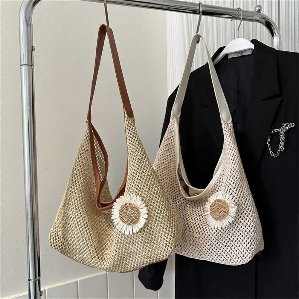 FAshion For Women Rattan Shoulder Bag Travel Beach Handbags Elegant Female Large Capacity Flower Pendant Totes Bag Y250730