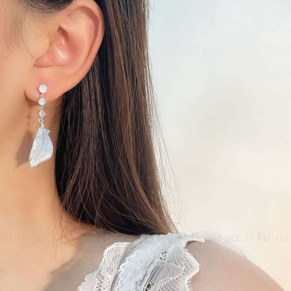 Blue Sea Salt Ice Crystal Leaf Tassel for Women, Unique and Elegant Fashion Accessories, New Style Earrings 942
