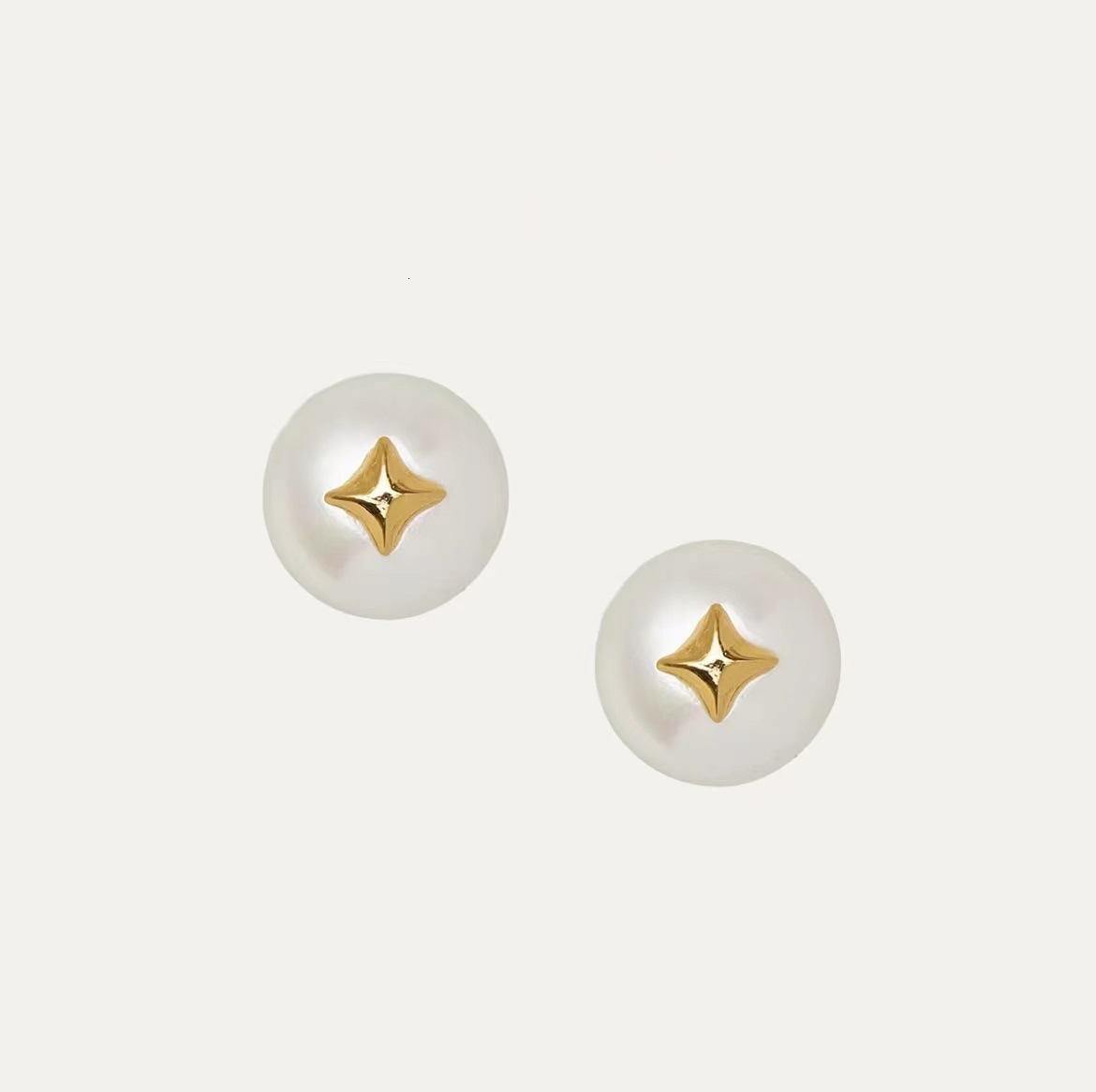 Free Shipping Designer Luxury Jewelry Internet Celebrity Same Style Girl Pearl Earrings Elegant And Lightweight High-end Earrings French Style