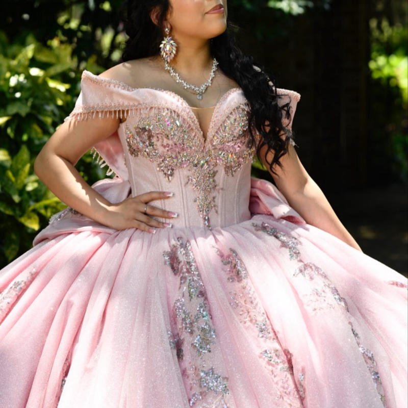 Pink Shiny Quinceanera Dresses Off The Shoulder Sequin Applique Lace Beading Bow Tiered Tull Ball Gown Vestidos De 15 Anos Sweet 16 Dress