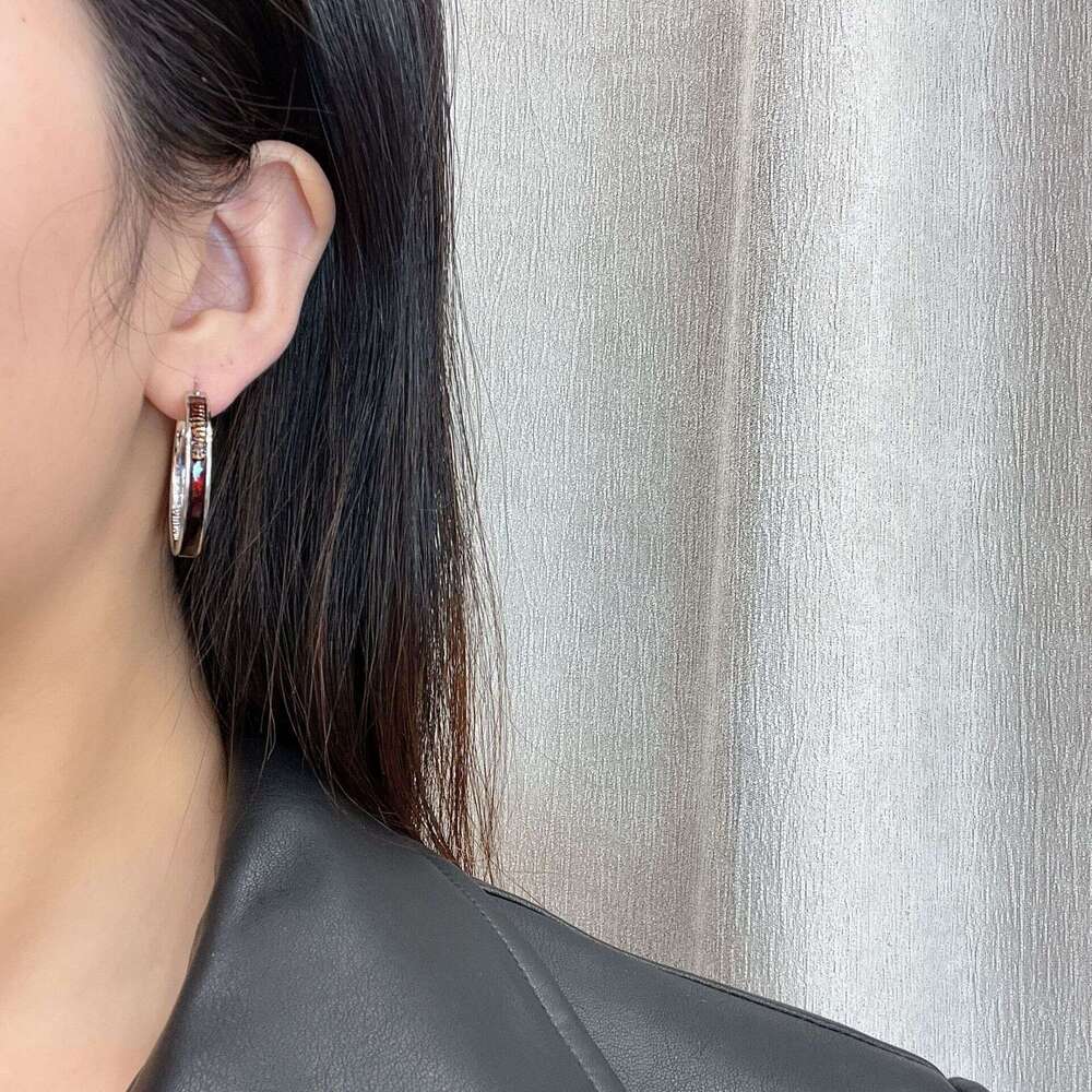 Letter Large Hoop Earrings for Women, Light , Niche Design, High-end Fashion, Elegant Hoops, Clips, Ear Accessories 74d