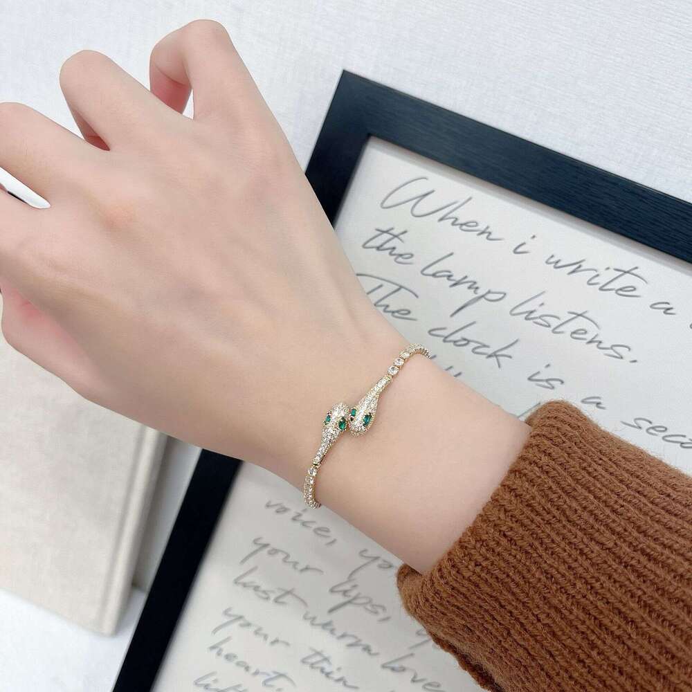 Niche Combination Green-Eyed Snake for Women, High-End Exquisite Adjustable Pull Necklace with Micro-Paved Zircon Bracelet 7e3