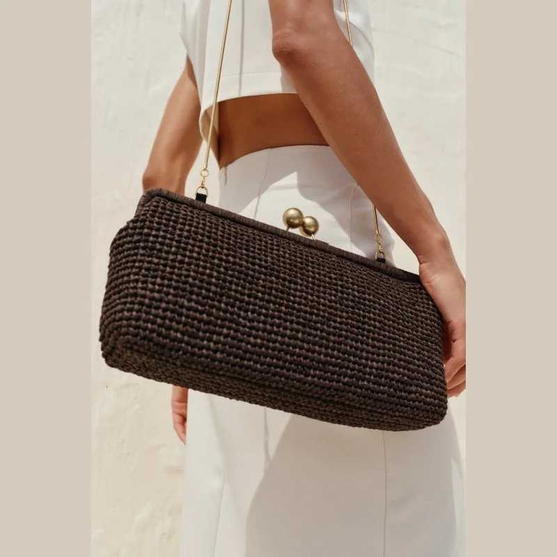 New Handwoven Raffia Shoulder Bag Womens Staw Crossbody Bag Vacation Clip Bag Clutchs Summer Design Baguette Bag Y250730