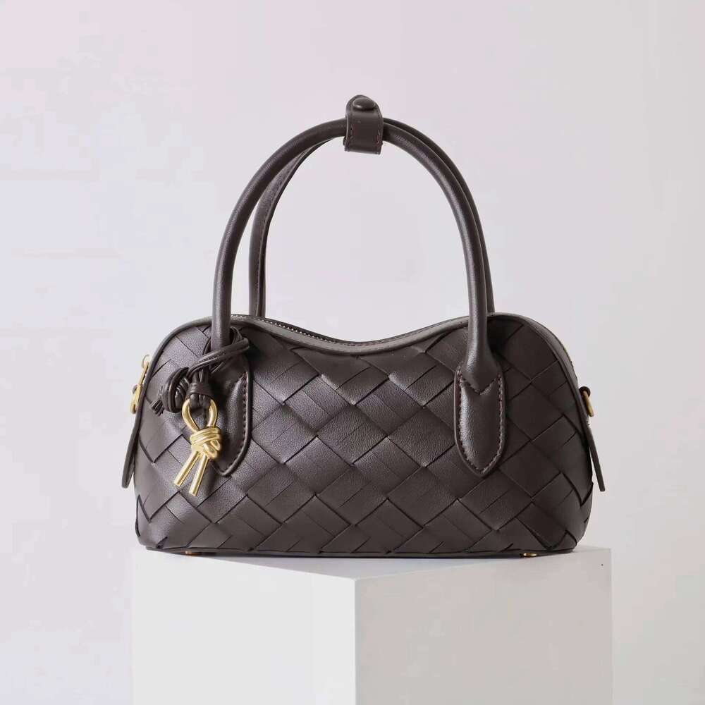 Cowhide braided 2025 new niche design genuine leather vintage one-shoulder crossbody bag fashionable ladies handbag