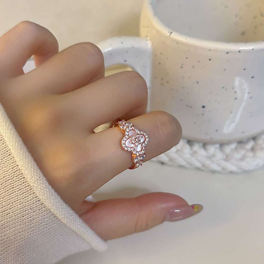 Palace Style Natural Pink Mother-of-Pearl Clover Open French High-End Super Fairy Design Four-Leaf Flower Women's Ring 6ca