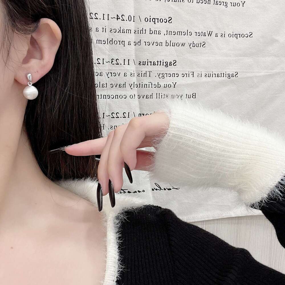 French Matte Metal Ball for Women Korean Style Niche Design High-end Fashion New Minimalist Versatile Earrings 609