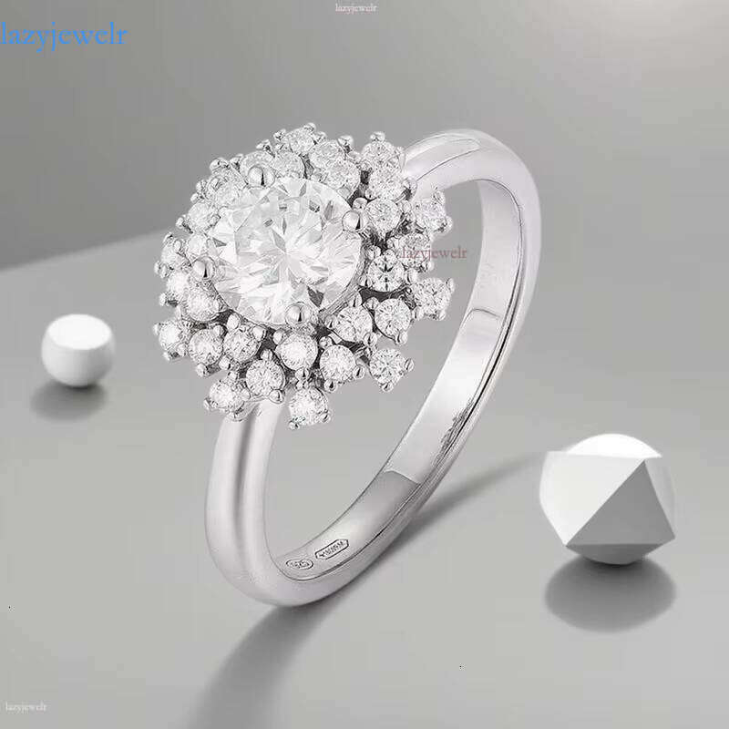 Luxurious Jewelry Women's Wedding Chrysolite Exquisite Flower Design Ring Manufacturer