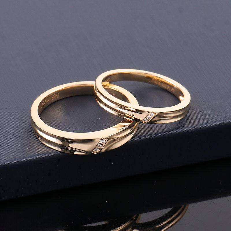 Customized Fine Jewelry Rings Classic Style 18k Gold Couples Ring Set Melee Round Cut Lab Grown Diamond Ring