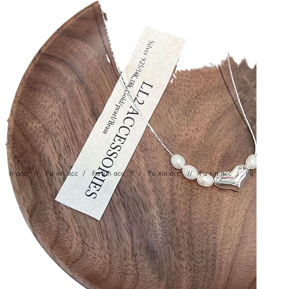 Autumn Winter New Natural Freshwater Pearl Beaded Necklace for Women, Niche High-end Irregular Flat Bean Collarbone Chain Choker cf1